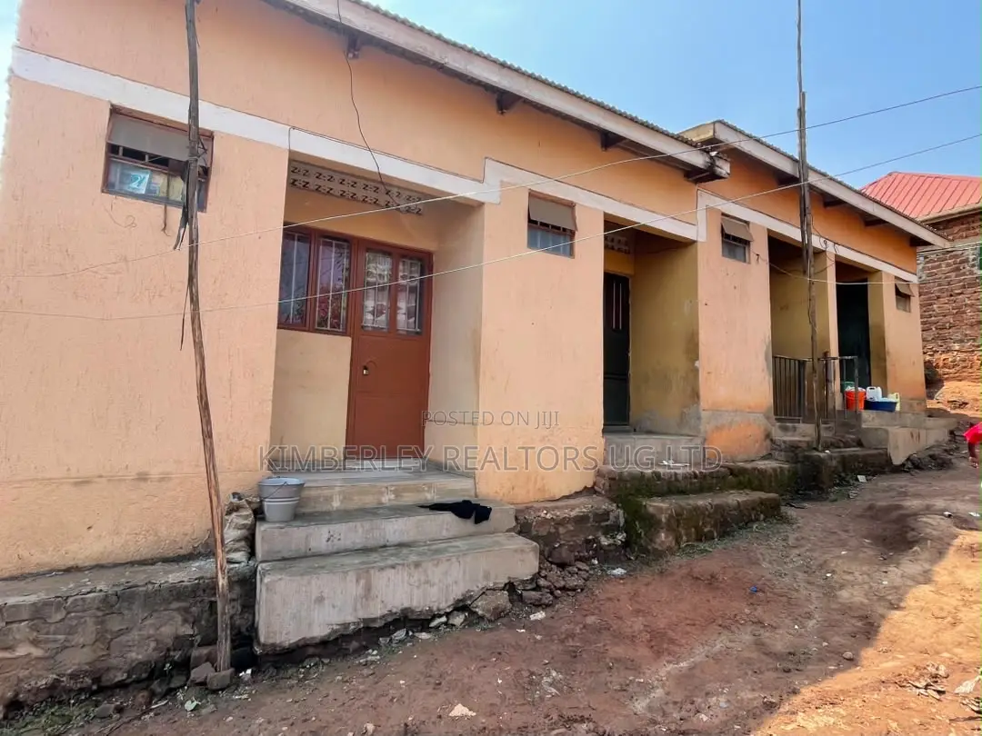 4bdrm Duplex in Division A for sale