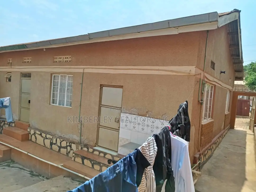 4bdrm Duplex in Division A for sale
