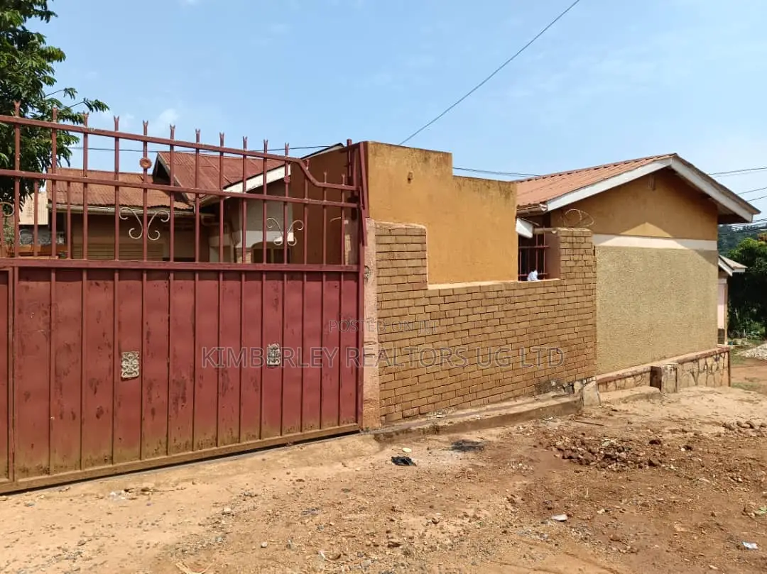 4bdrm Duplex in Division A for sale