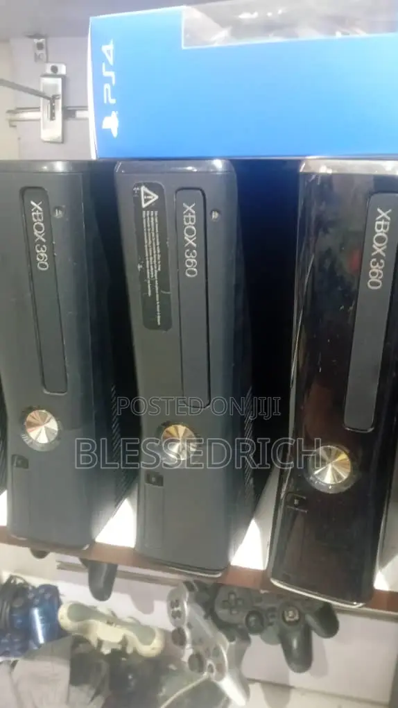 Xbox 360 Console With 2Pads and Games.
