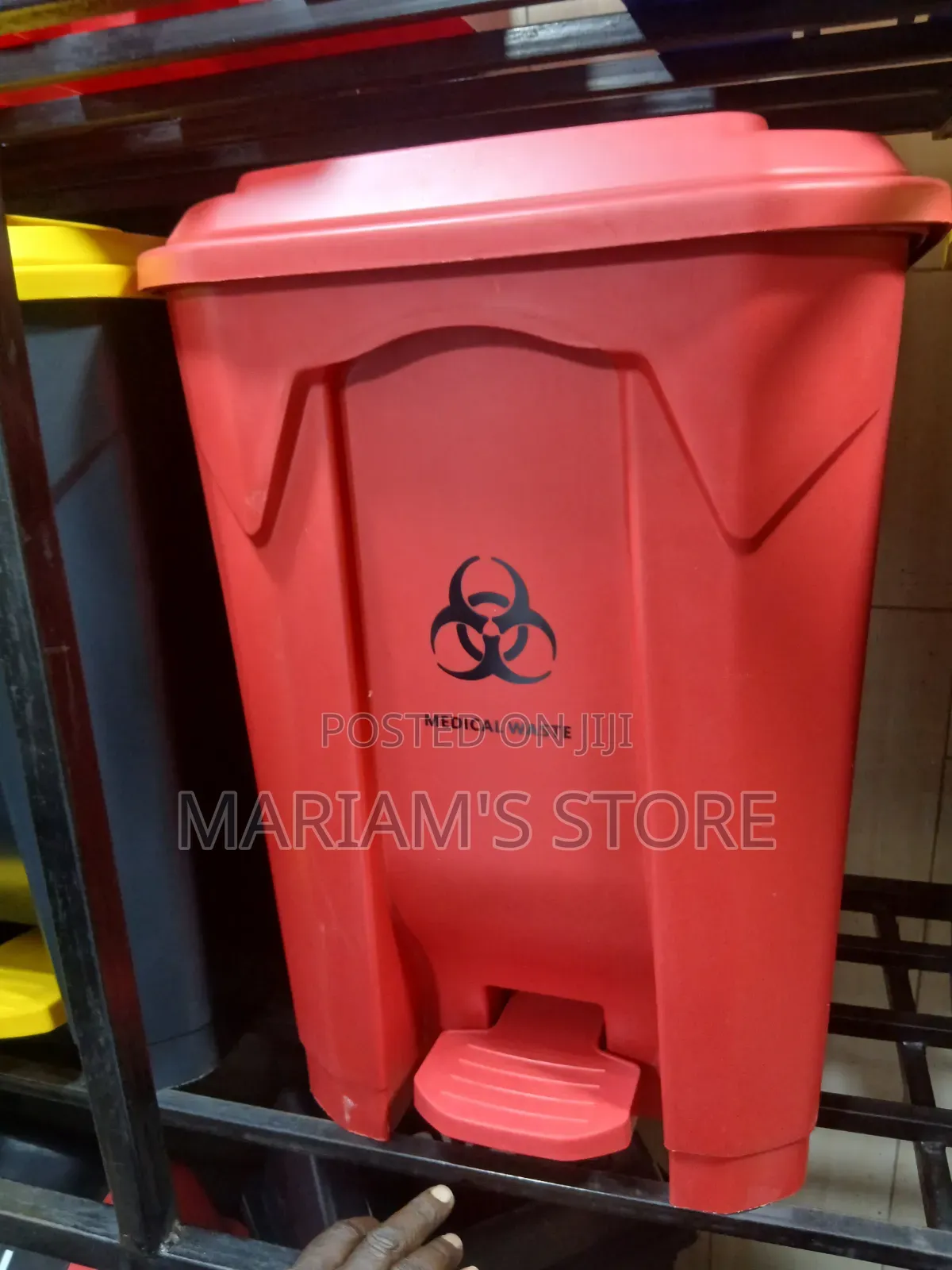 Plastic Waste Bin With Pedal.