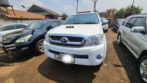 Toyota Hilux 2011 White