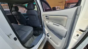 Toyota Hilux 2011 White
