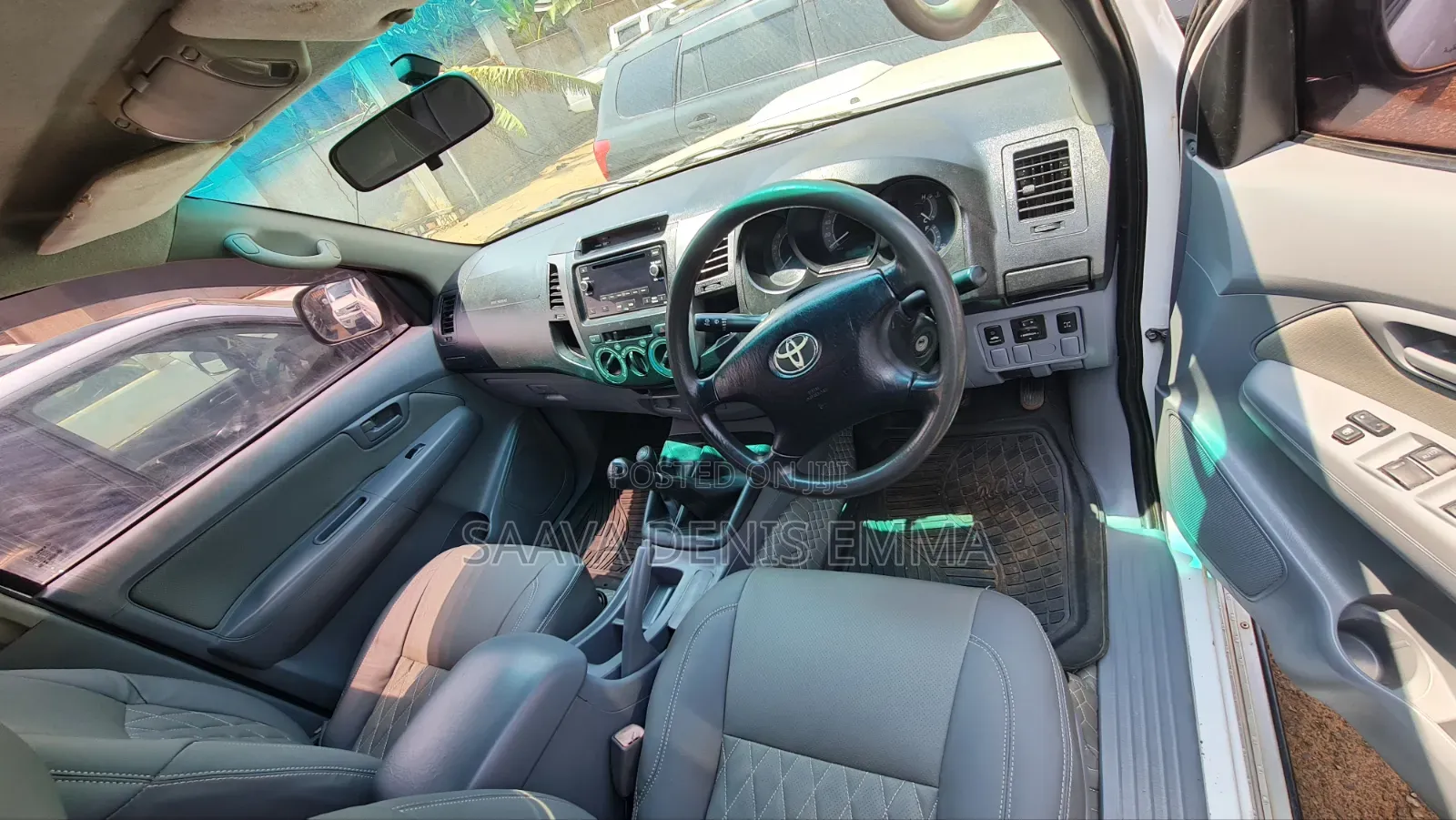 Toyota Hilux 2011 White