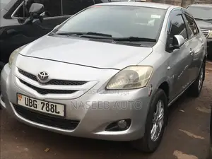 Toyota Belta 2005 Silver