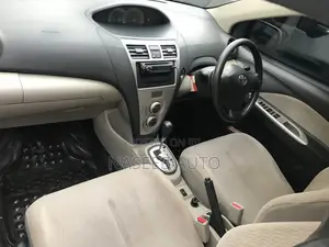 Toyota Belta 2005 Silver