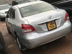 Toyota Belta 2005 Silver
