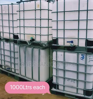 Watar Tank 1000Ltrs White in Colour Has a Cover on the Top