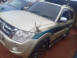 Mitsubishi Pajero 2008 Gold