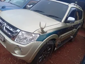 Mitsubishi Pajero 2008 Gold