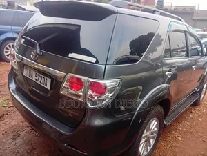 Toyota Fortuner 3.0 D AWD 2006 Gray