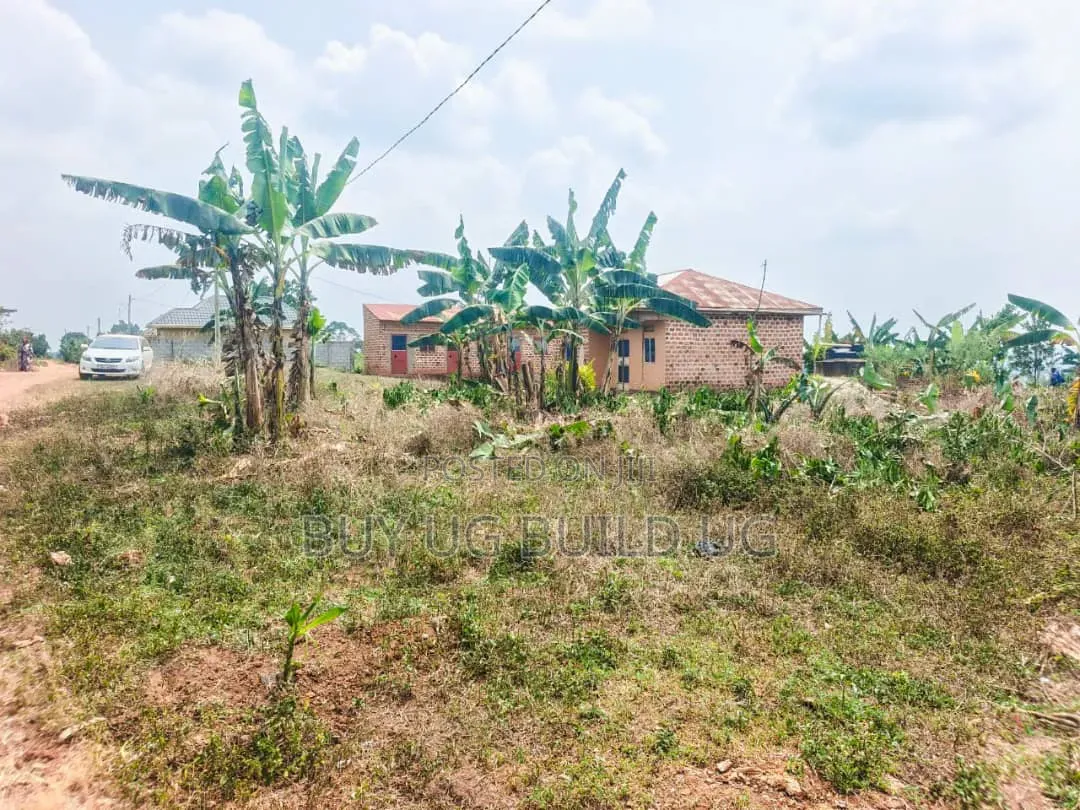 6 Prime Plots for Sale  Located at Gayaza_Dundu Along at 35m