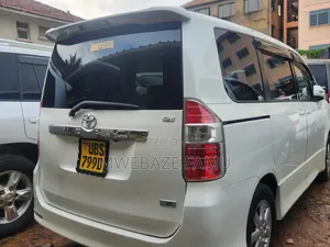 Toyota Noah 2010 White