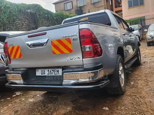 Toyota Hilux 2017 Silver