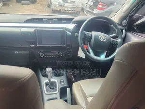Toyota Hilux 2017 Silver