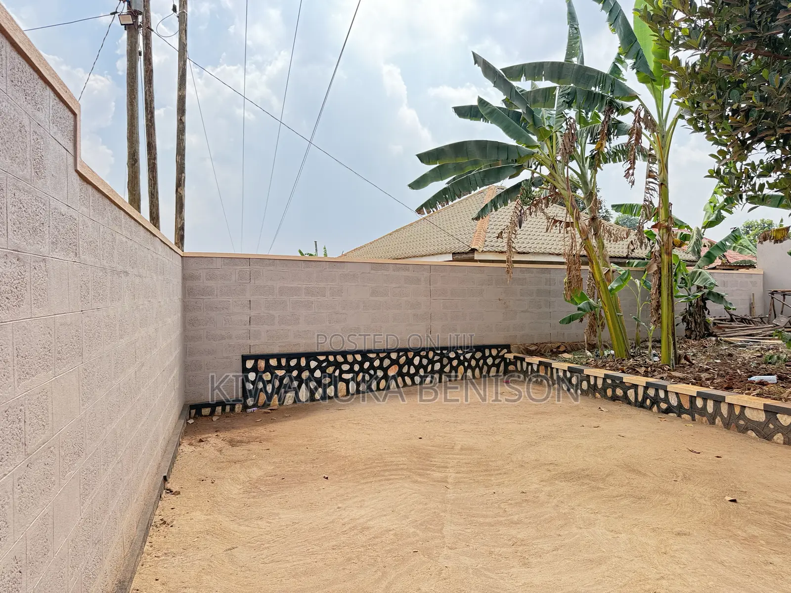 3bdrm Bungalow in Buloba, Central Division for sale