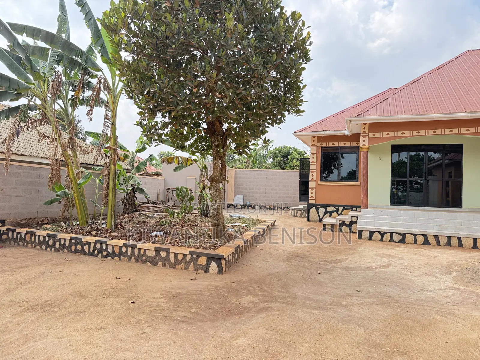 3bdrm Bungalow in Buloba, Central Division for sale
