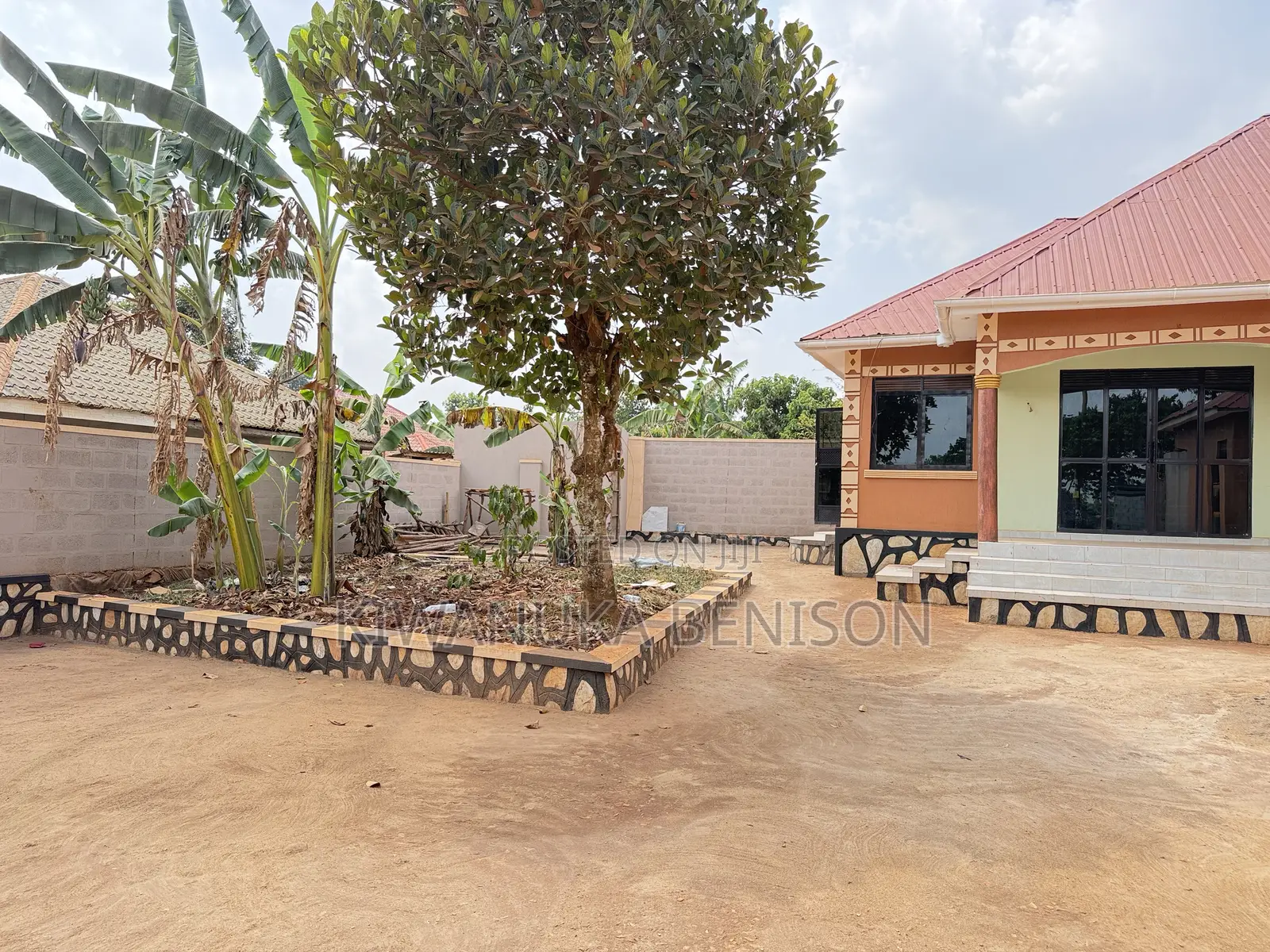 3bdrm Bungalow in Buloba, Central Division for sale