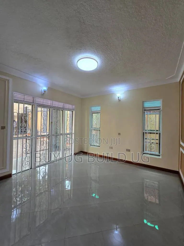 4bdrm Bungalow in Kampala - Makindye, Central Division for sale