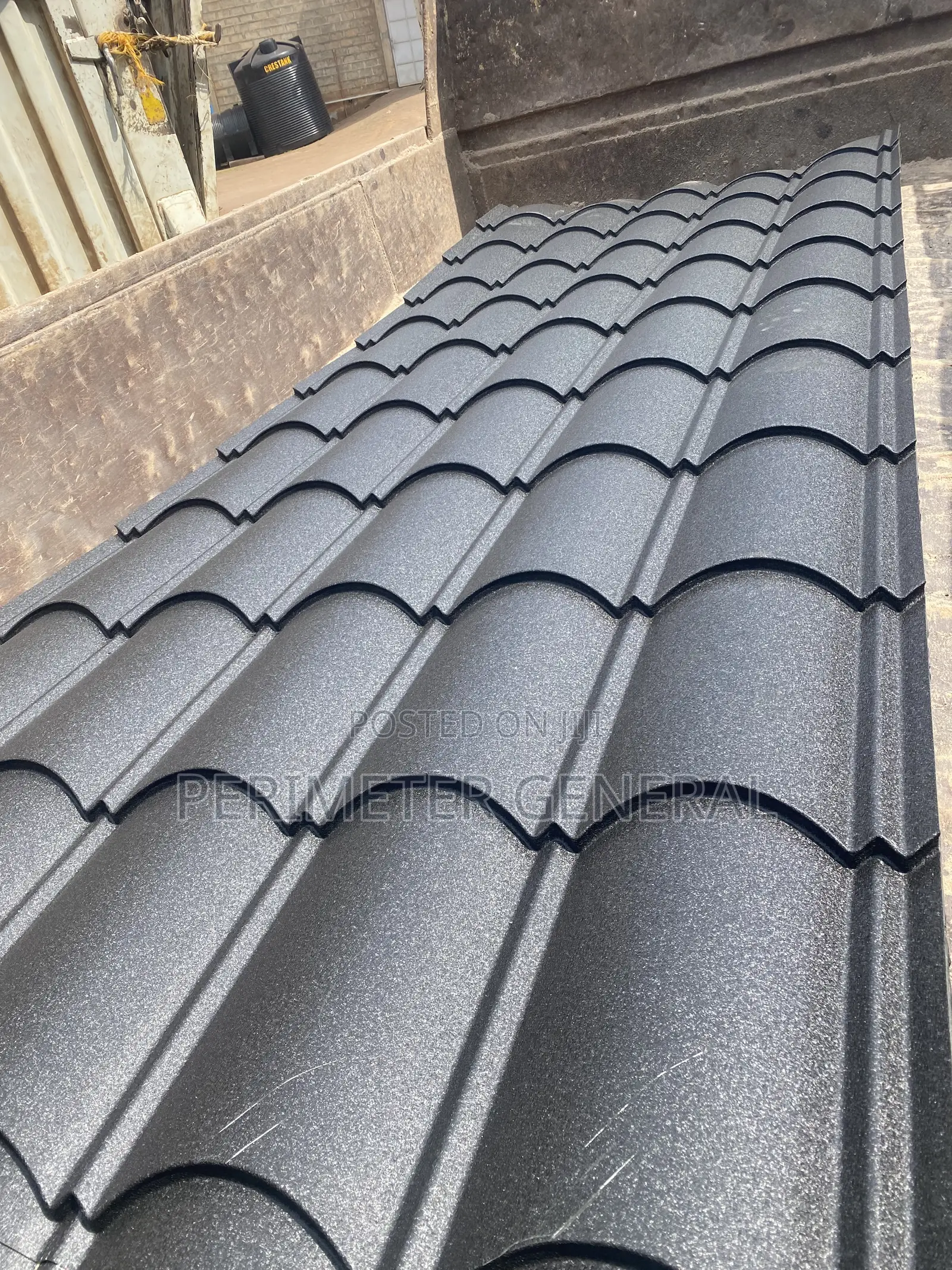 Uganda Bati Orient Tile 28g Black