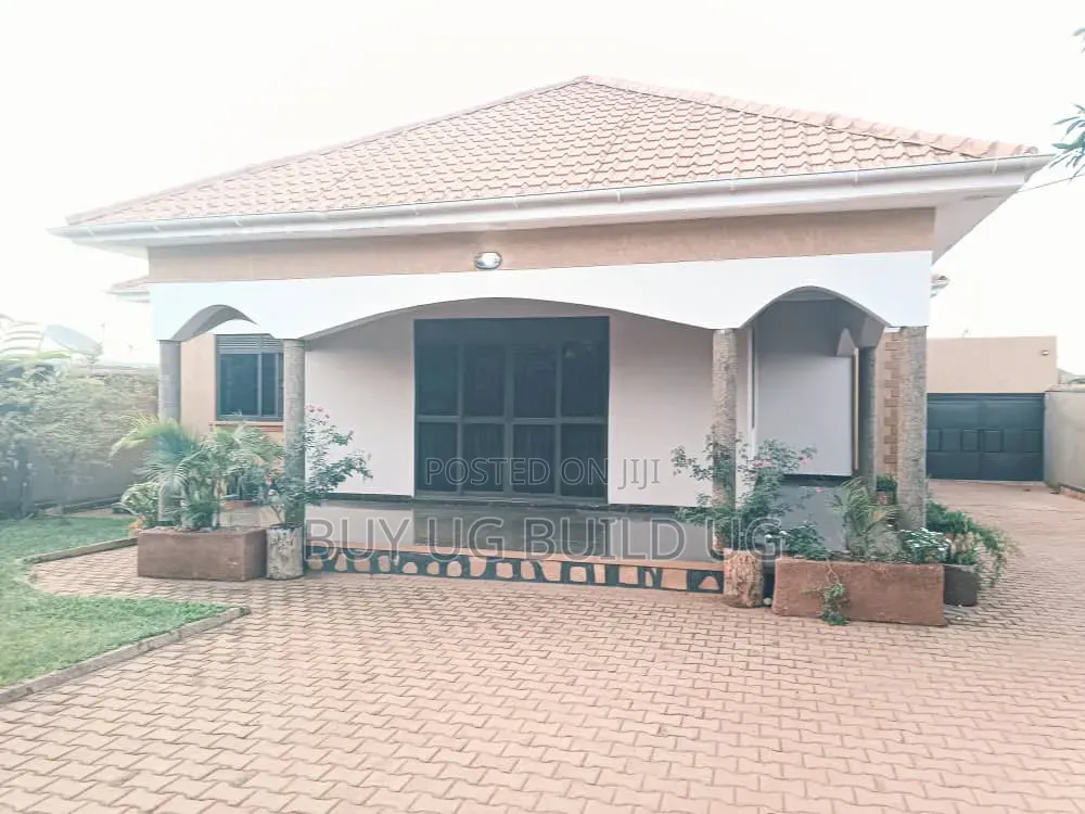 3bdrm Bungalow in Seeta Bajjo, Central Division for sale