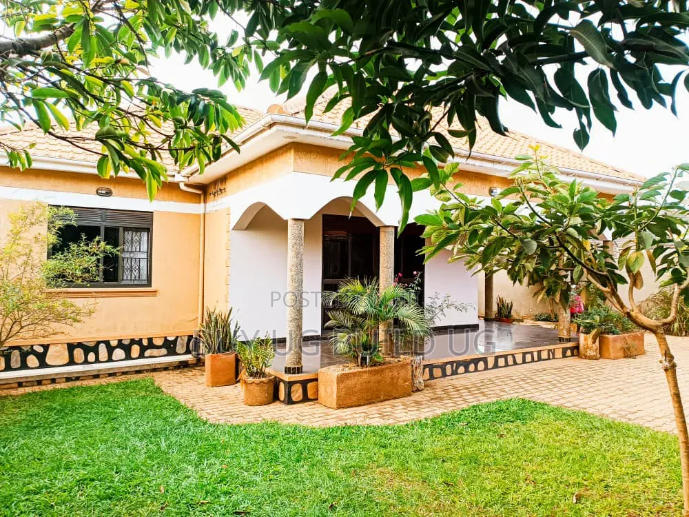3bdrm Bungalow in Seeta Bajjo, Central Division for sale