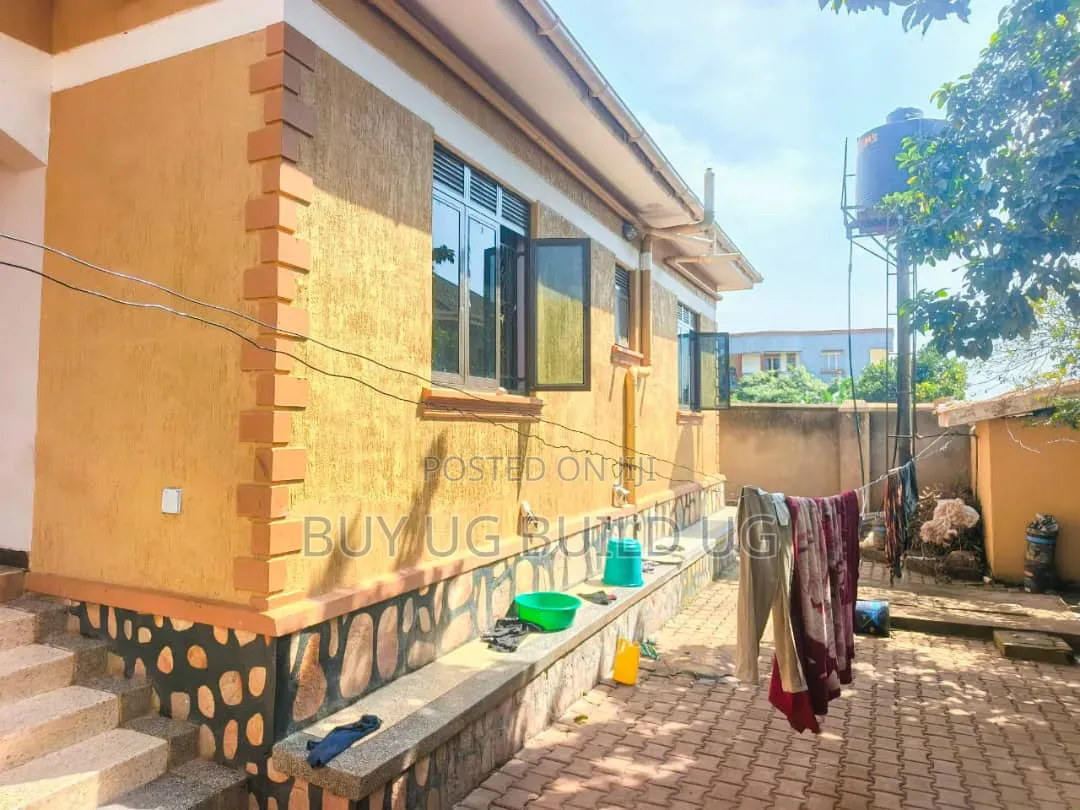 3bdrm Bungalow in Seeta Bajjo, Central Division for sale
