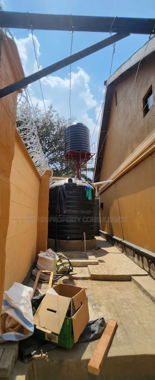 Furnished 4bdrm Penthouse in Katooke Estate, Wakiso / Wakiso for sale