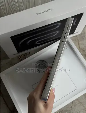 New Laptop Apple MacBook Pro 24GB Apple M4 SSD 1T