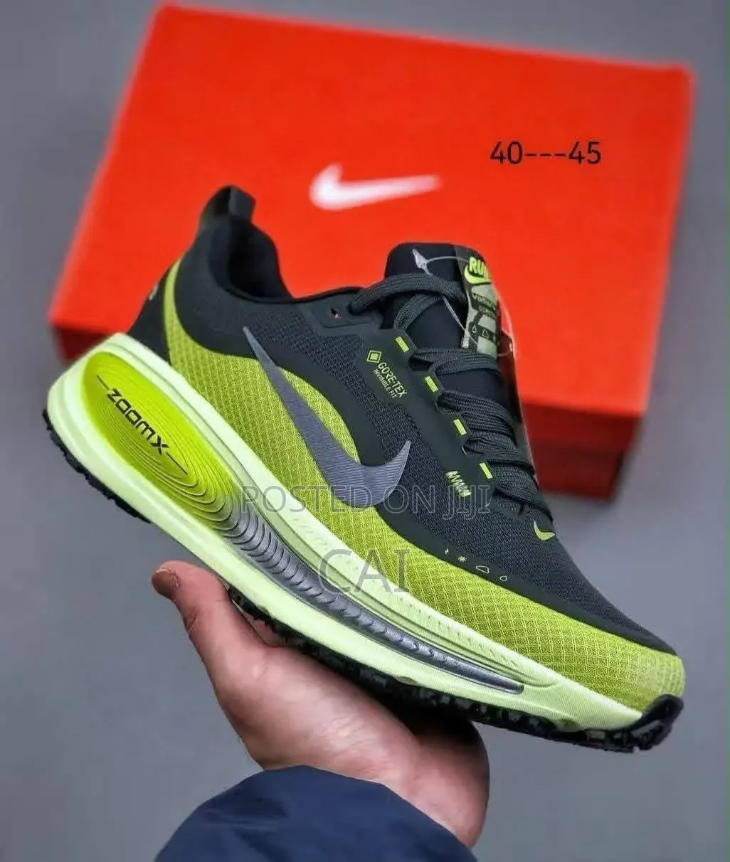 Nike Vomero 18 Gore-Tex Sneakers