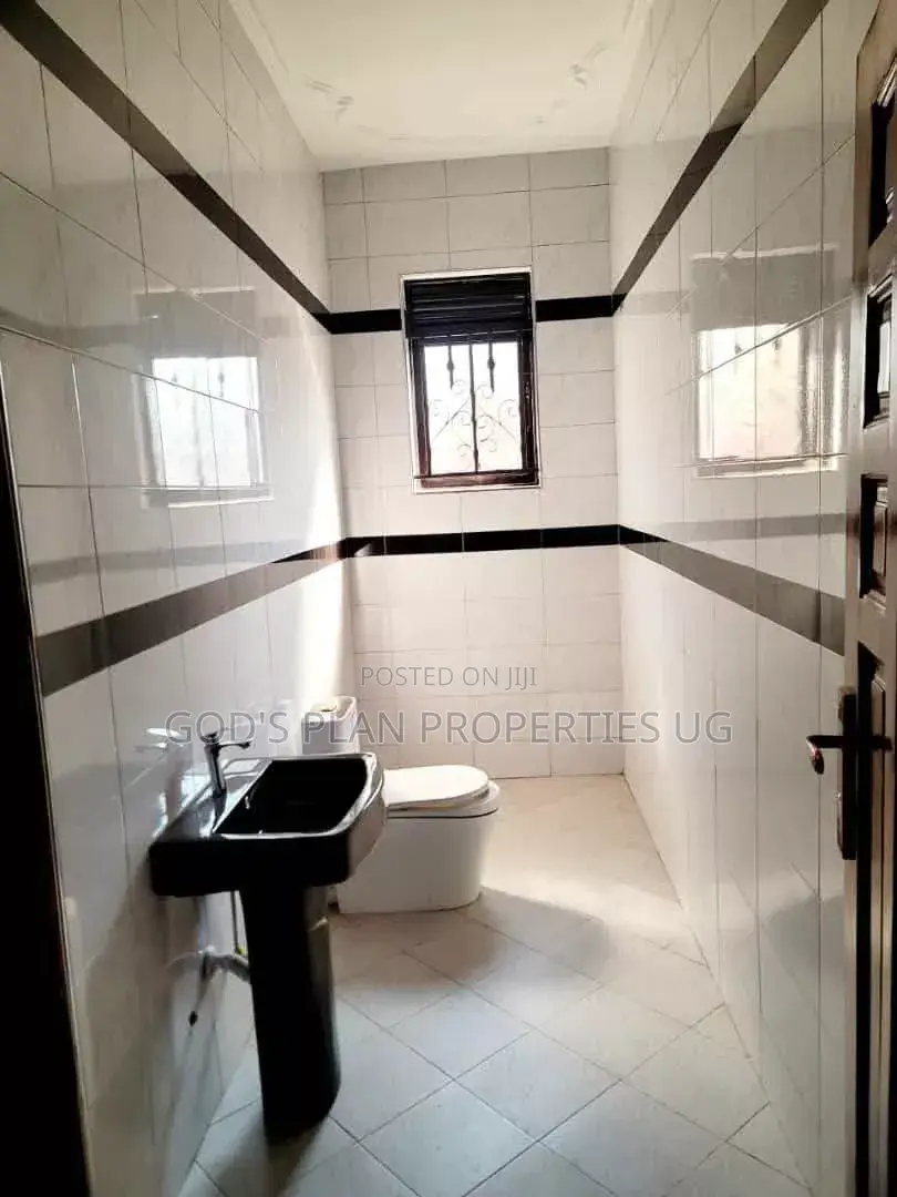4bdrm Bungalow in Buziga Estate, Central Division for rent