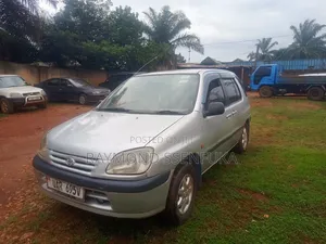 Toyota Raum 1999 Silver