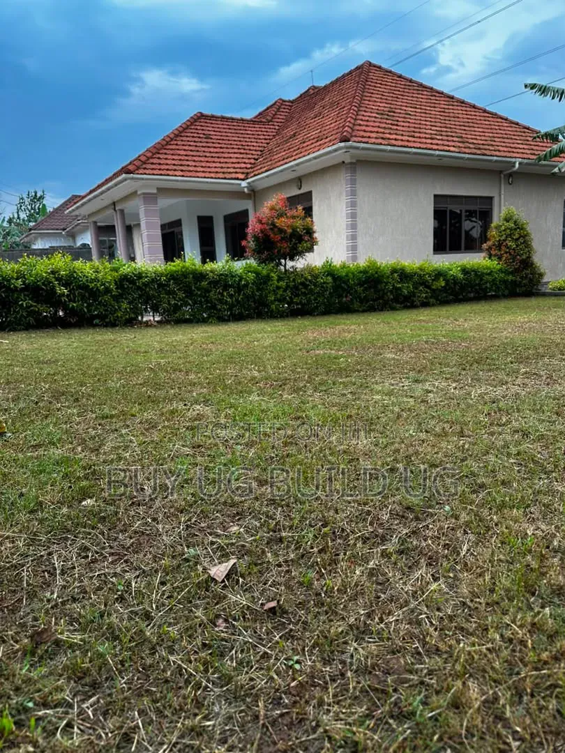 5bdrm Bungalow in Matugga Town, Division B for sale