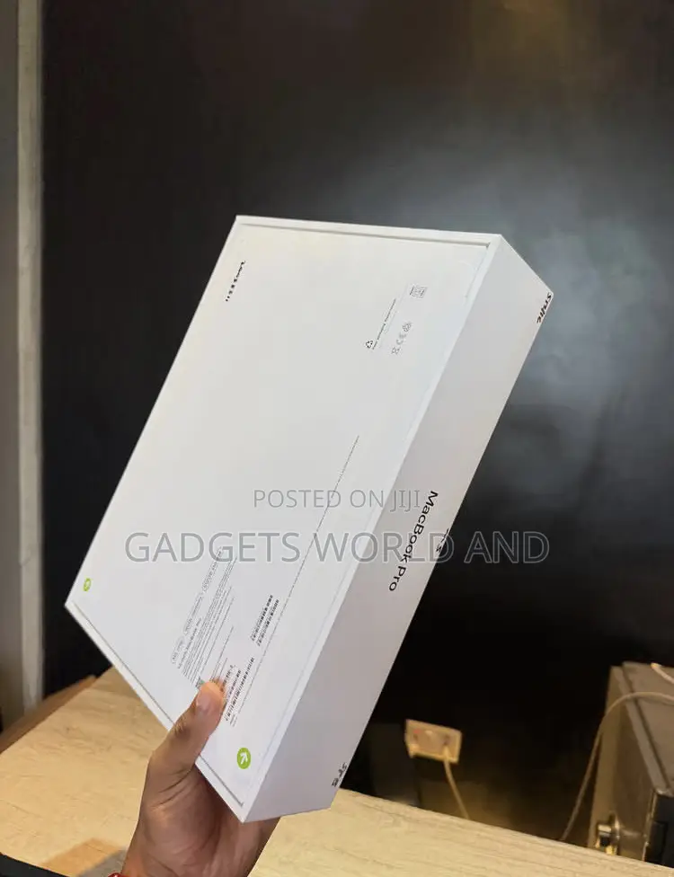 New Laptop Apple MacBook Pro 36GB Apple M5 Max SSD 2T
