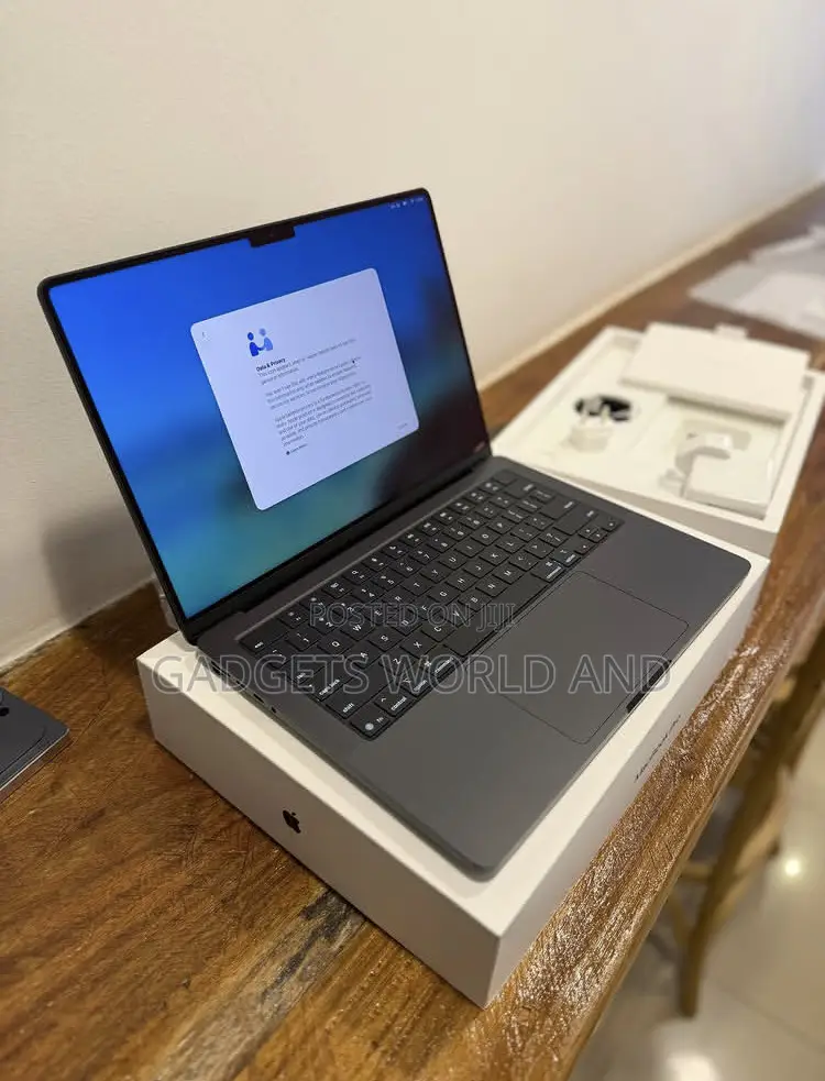 New Laptop Apple MacBook Pro 36GB Apple M5 Max SSD 2T