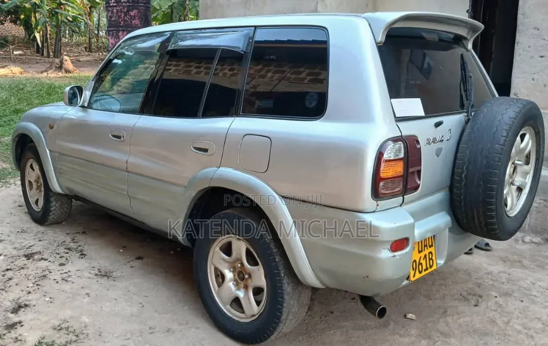 Toyota RAV4 Base FWD 2001 Silver