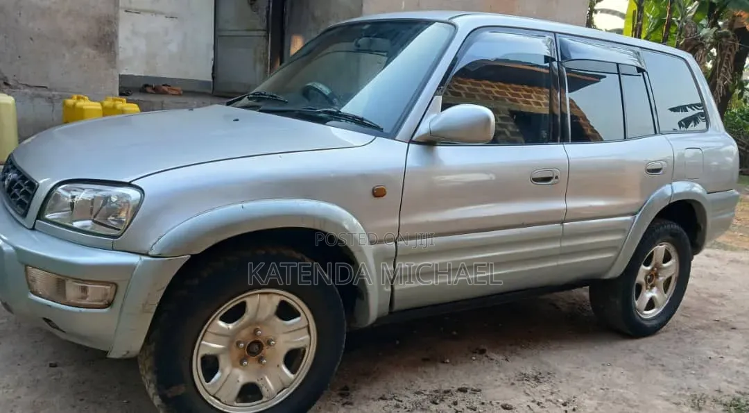 Toyota RAV4 Base FWD 2001 Silver