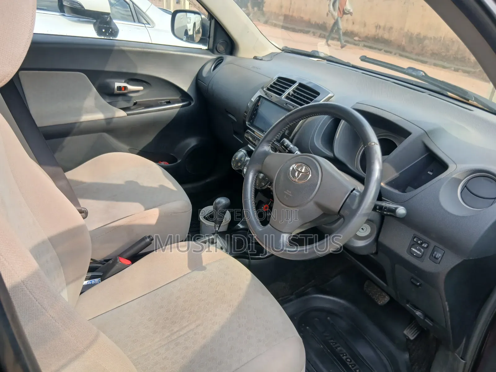 Toyota IST 2009 Burgundy