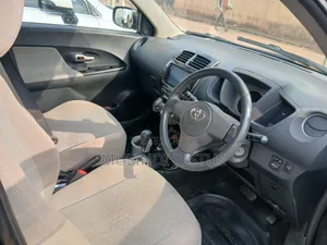 Toyota IST 2009 Burgundy