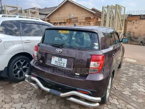 Toyota IST 2009 Burgundy