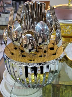 24-Piece Cutlery Set