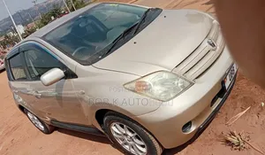 Toyota IST 2005 Gold