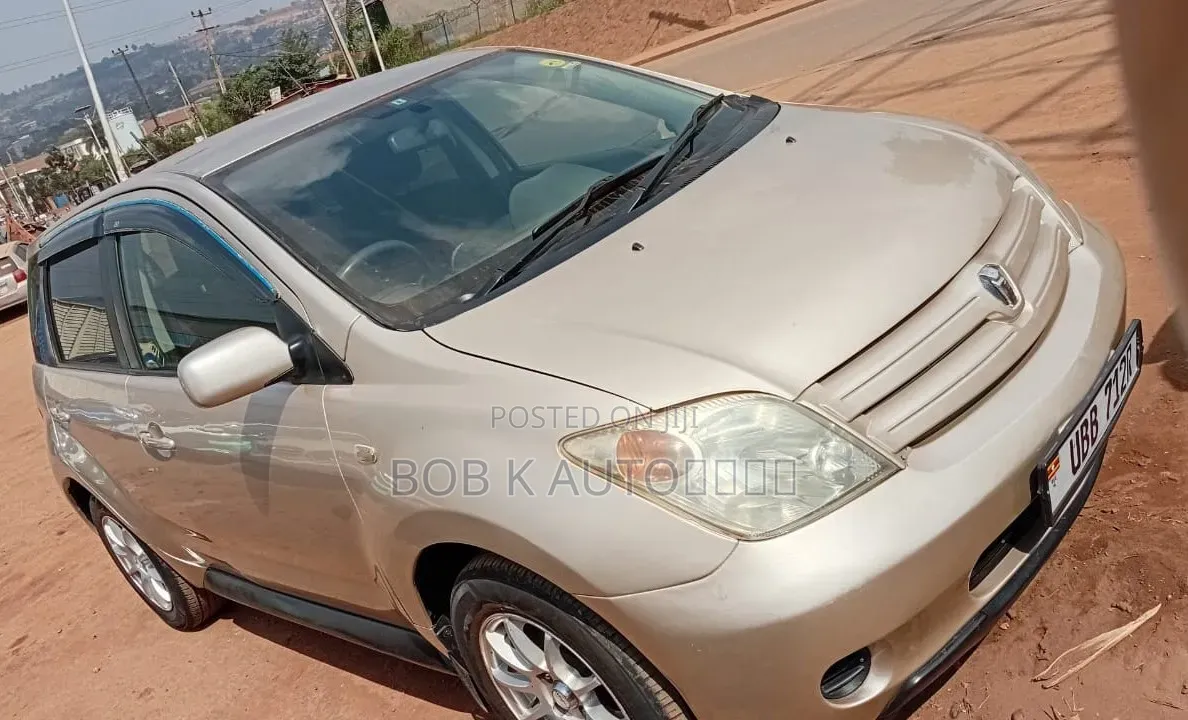 Toyota IST 2005 Gold