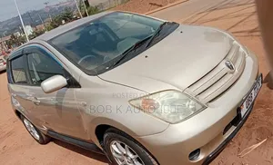 Toyota IST 2005 Gold