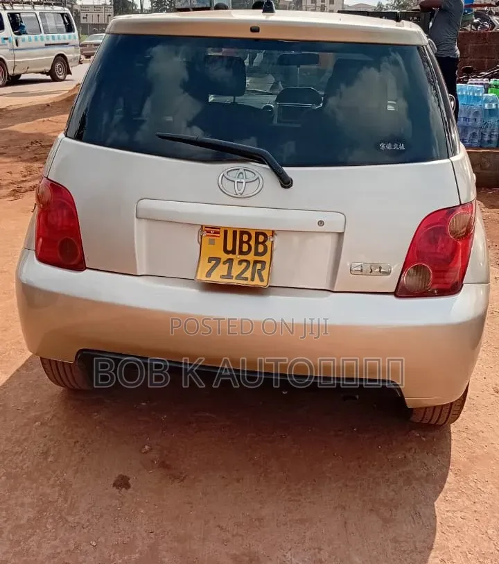 Toyota IST 2005 Gold