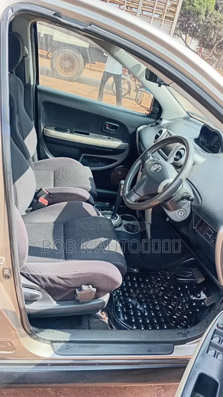Toyota IST 2005 Gold