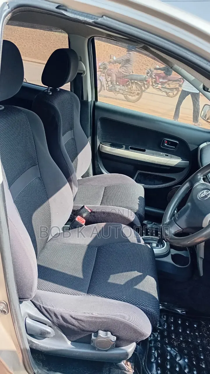 Toyota IST 2005 Gold