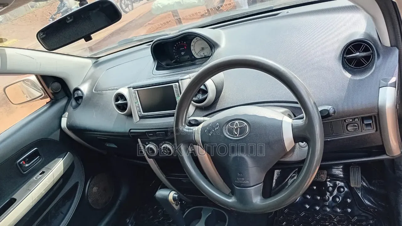 Toyota IST 2005 Gold