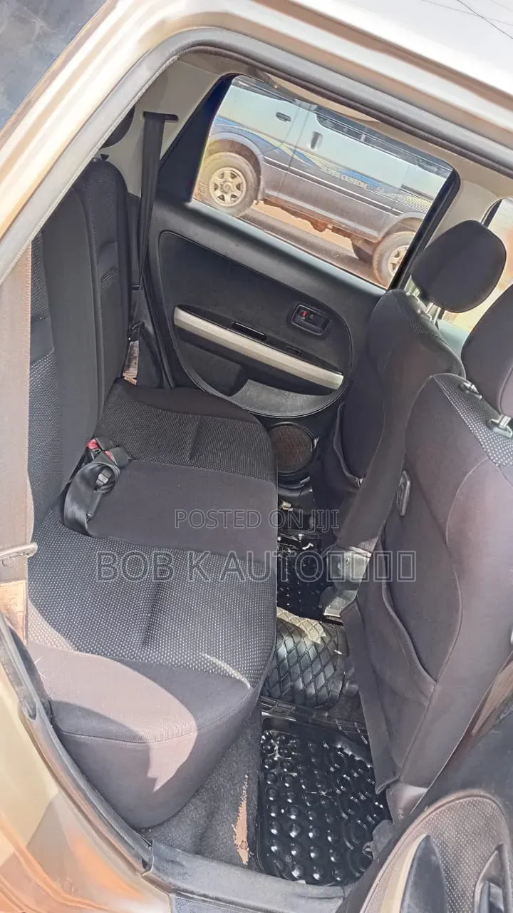Toyota IST 2005 Gold