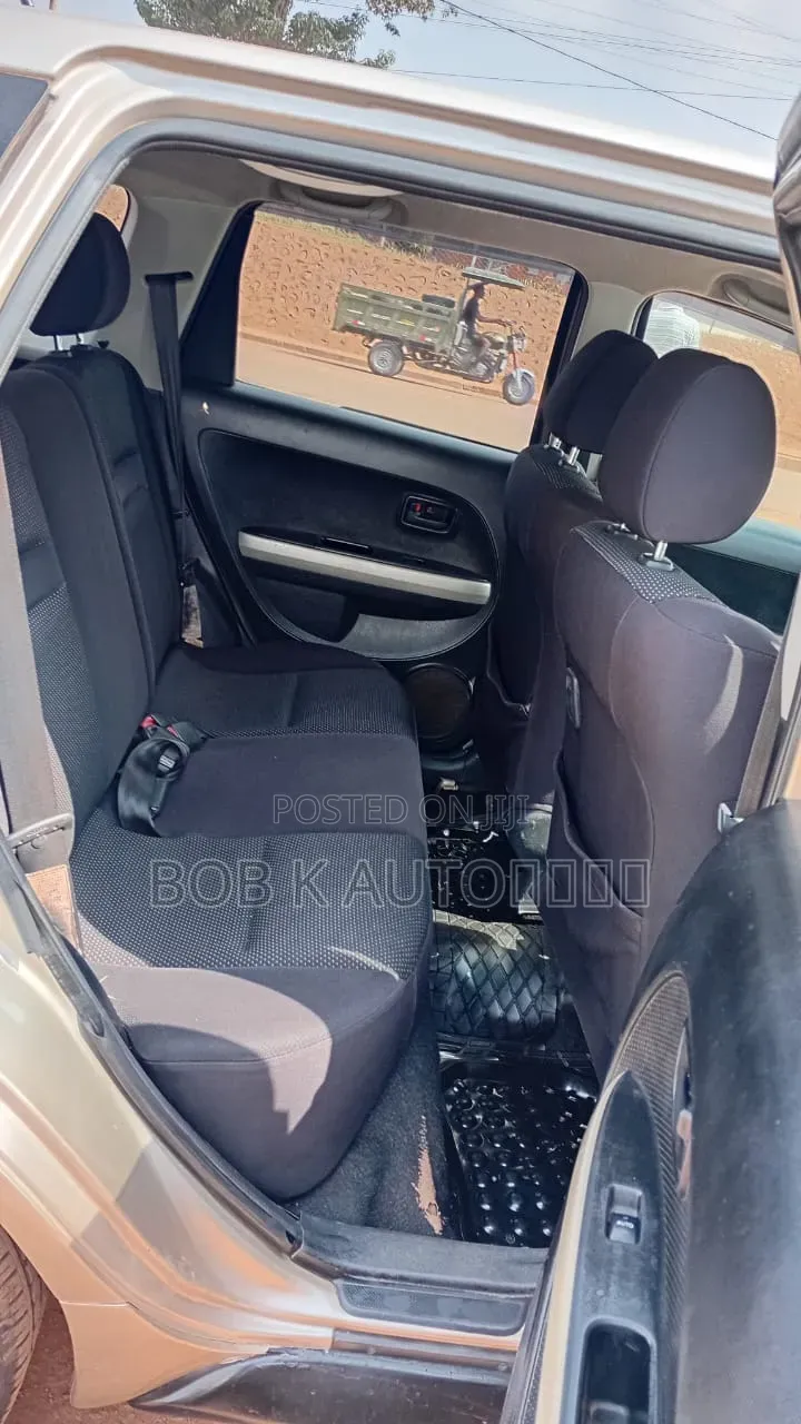 Toyota IST 2005 Gold
